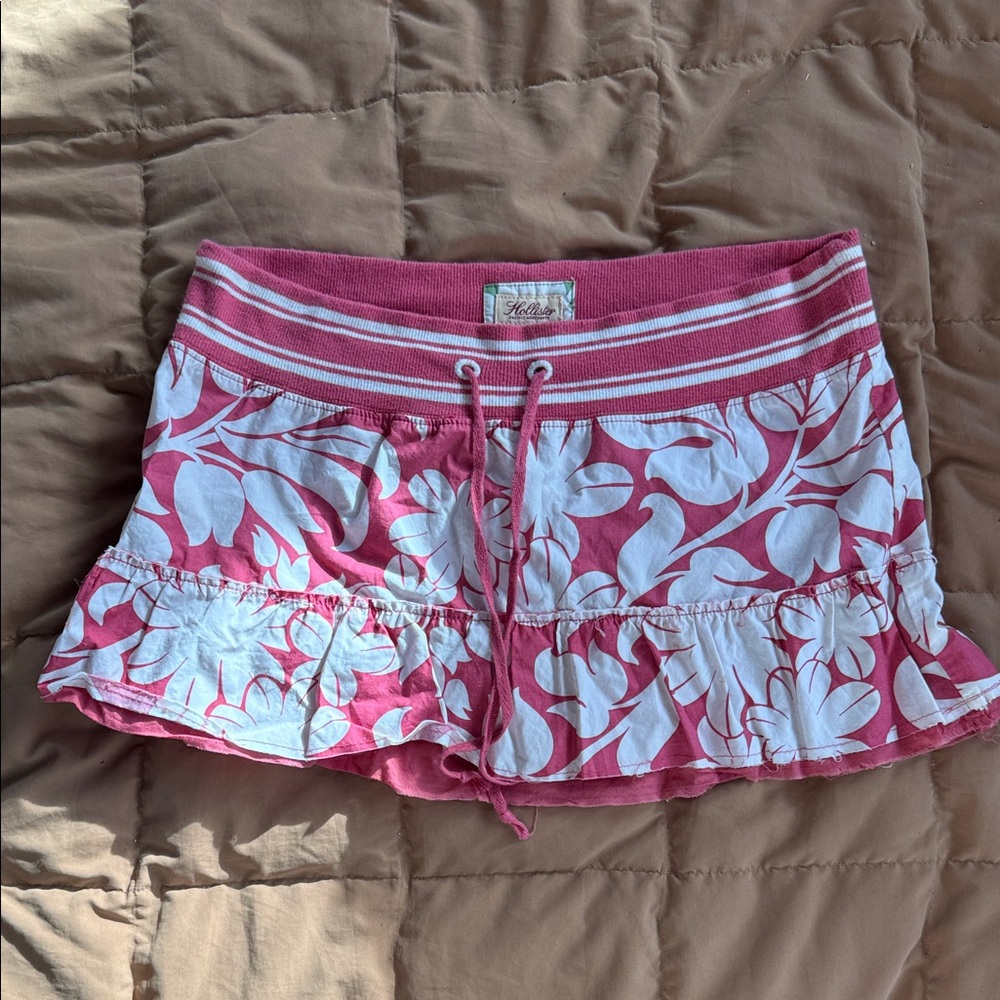 Hollister Pink and White Floral Mini Skirt